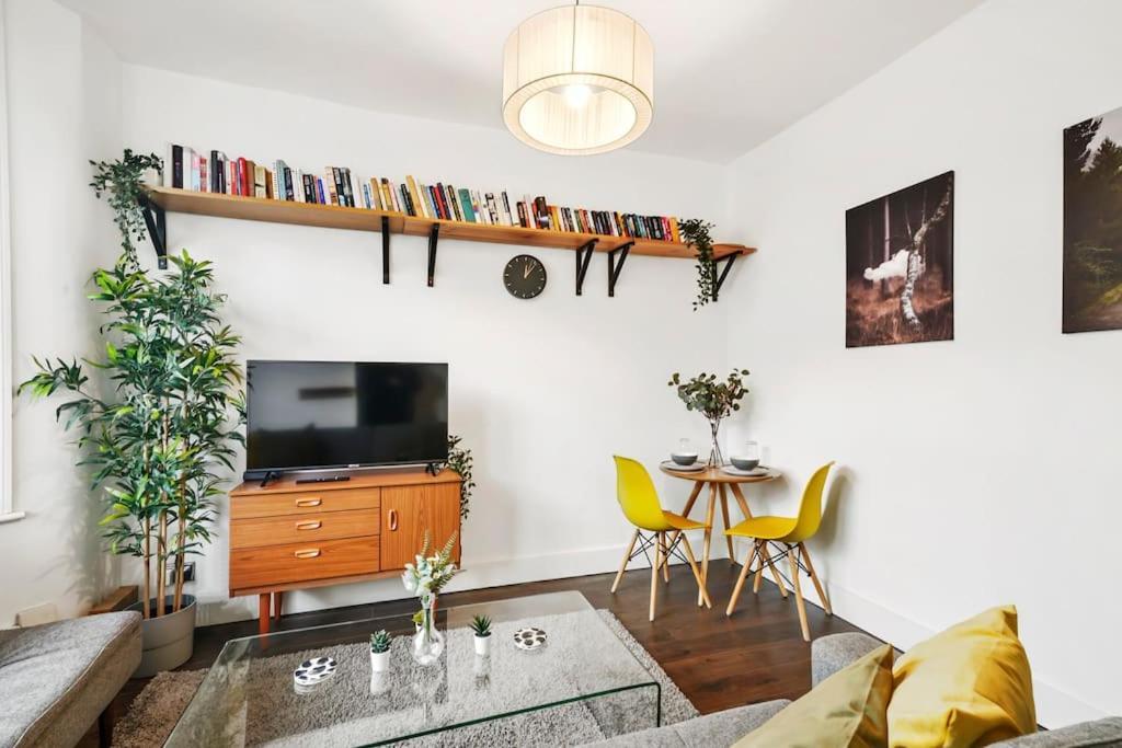 2 Bed Garden Flat Leyton Village ロンドン エクステリア 写真