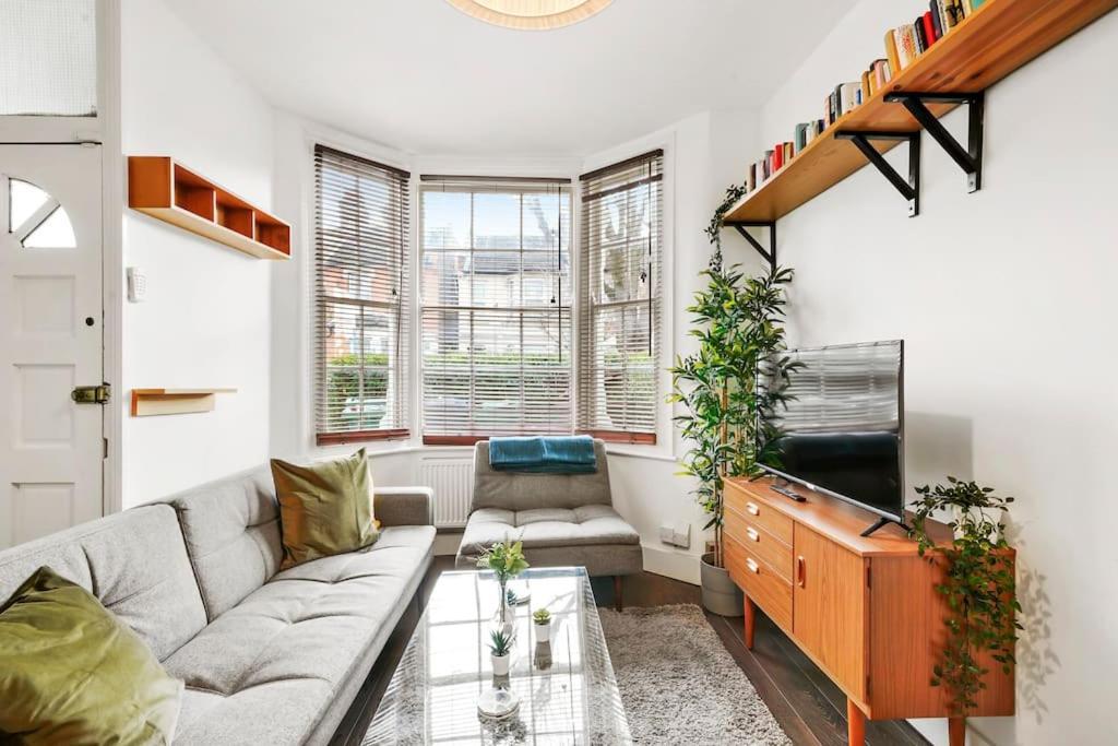2 Bed Garden Flat Leyton Village ロンドン エクステリア 写真