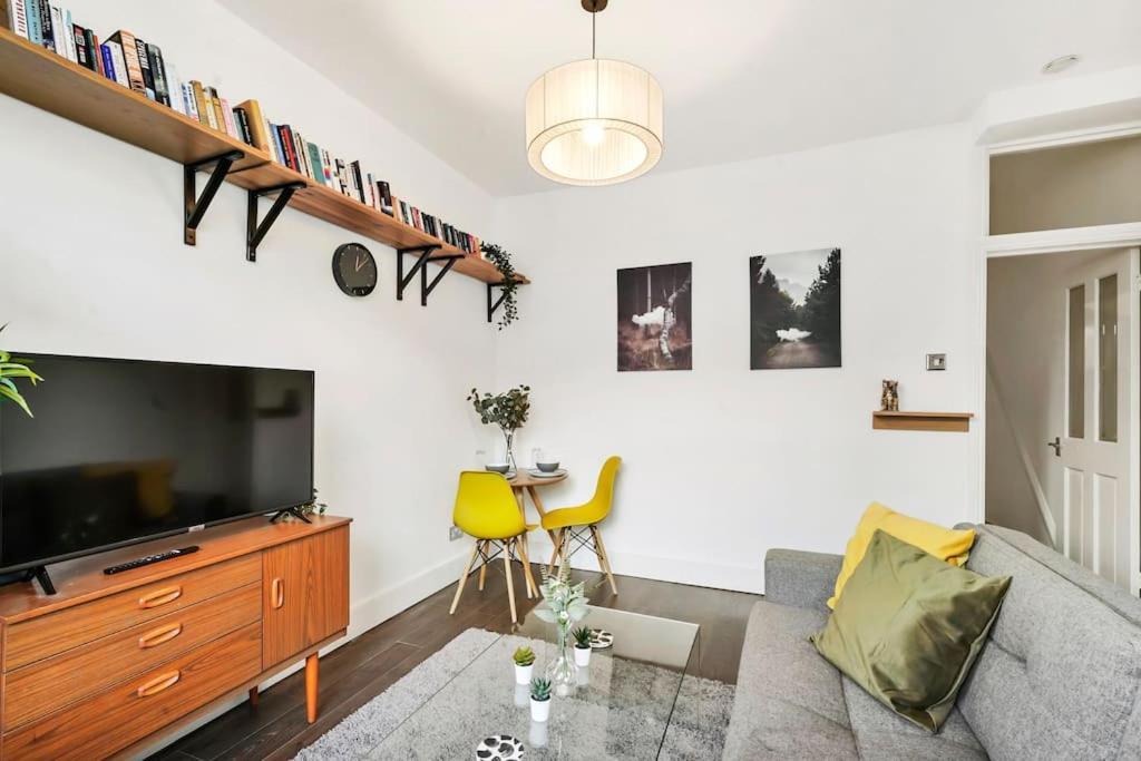 2 Bed Garden Flat Leyton Village ロンドン エクステリア 写真